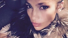 Ako to tá žena robí? Jennifer Lopez bez mejkapu ako bábika