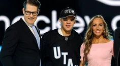 Nový klub NHL si upísal syna slávneho hokejistu. Miloš Kelemen má o konkurenta navyše