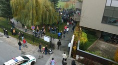 Dozvuky piešťanského CT. Pred domom Pavla Pašku protestovali stovky ľudí