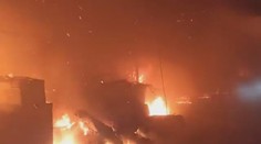 Plamene ničili drahé autá aj stavebný materiál niekoľko hodín. Silný požiar zachvátil bývalé družstvo