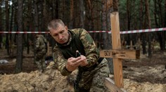 Po oslobodení našli v meste Izium masový hrob. Zelenskyj ho prirovnal k Buči