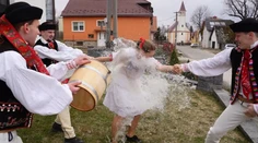 Voda z potoka má vraj čarovnú moc. Pri veľkonočnej oblievačke mládenci opäť popustili uzdu fantázii