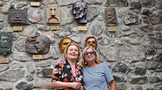 OBRAZOM: V Uličke slávnych nosov v Kremnici slávnostne odhalili reliéf Milana Lasicu