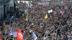 Na protivládnych protestoch vo Francúzsku sa podľa odborárov zúčastnilo milión ľudí
