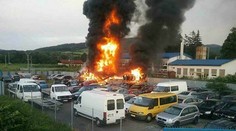 Hasiči zasahovali v Žiari nad Hronom pri požiari viacerých áut na vrakovisku