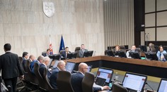 Na programe je rokovanie vlády. Má schvaľovať aj harmonogram jesenných volieb
