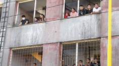 OBRAZOM: Pápež František na Luníku IX. Rómovia sa ho nevedeli dočkať