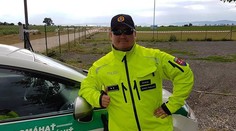 Cez obec sa rútila stovkou, v aute mala rodiacu kamarátku. Policajti im nakoniec pomohli