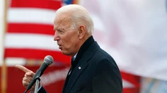 Joe Biden odcestoval s rodinou do prázdninového domu