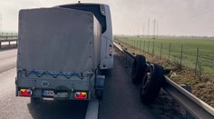 Okamihy hrôzy. Na R1 sa autobusu plnému detí za jazdy uvoľnili dve kolesá