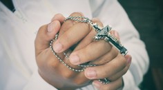 Škótska cirkev schválila svätenie homosexuálnych duchovných