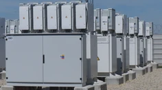 Skladovať tam môžu energiu, ktorú ste vyrobili aj vy. Na Slovensku spustili nové batériové úložisko