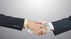 Až 90% Slovákov si myslí, že je korupcia príliš rozšírená