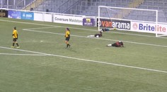 Najbizarnejší gól roka padol v ženskej lige. Predchádzala mu séria komických zlyhaní