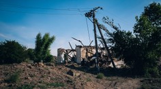 Ďalšie zverstvo Rusov. Na školu použili riadenú leteckú bombu, keď tam civilisti rozdávali humanitárnu pomoc