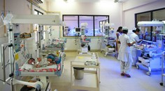 Choré bábätko priniesli rodičia do nemocnice. Keď zistili, že má koronavírus, utiekli