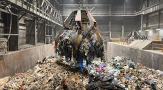 Až 16 ton nelegálnych cigariet sa premenilo na prach. Colníci spolupracovali so spaľovňou na ich zničení