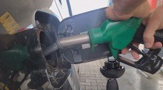 Nové sprísnené embargo na ruskú ropu si vodiči zrejme ani nevšimnú. Najviac ho pocíti Slovnaft