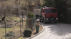 V panenskej prírode Rajeckej doliny nákladiaky ničia cestu