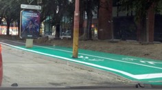 Cyklotrasa, ktorá je všetkým na smiech: Cyklistom skrížia cestu viaceré nepriechodné prekážky