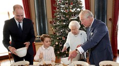 Štyri generácie na jednej fotke: Alžbeta II. varila s princom Georgeom puding