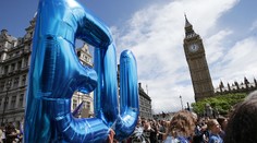 Tvrdé odkazy i obavy z rokovaní o brexite. Svet reaguje na výsledky volieb v Británii