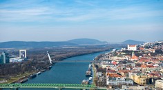 Doteraz nevídaný pohľad na Bratislavu. Takto vyzerá zo strechy prvého mrakodrapu u nás