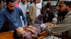 Pri výbuchu bomby v súfijskej svätyni zahynulo najmenej 72 ľudí