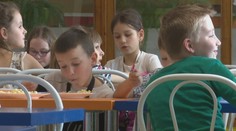 Po schválení obedov zadarmo musia rodičia v Rusovciach platiť poriadne vysokú sumu