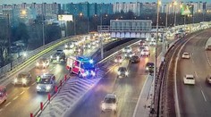 Komplikácie na bratislavskom Prístavnom moste. Zrazilo sa tam viacero áut