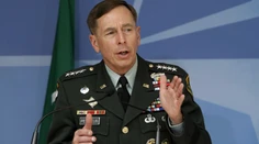 Bývalý veliteľ David Petraeus vysvetlil, prečo sa afganská armáda tak rýchlo vzdala Talibanu