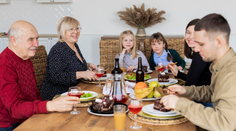 Čas s rodinou plný konfliktov: Päť trikov psychológov, ako prežiť Vianoce bez hádok a stresu