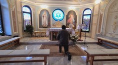 Pandémia postihla aj faru v Žakovciach. Miestny farár na vakcínu čaká a klientov púšťa pred seba