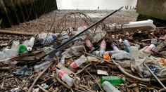 Inštitúcie EÚ sa dohodli na smernici o znižovaní zamorenia morí plastami