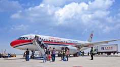 Babička sa modlila za šťastný let: Lietadlu do motora hodila mince pre šťastie