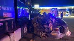 Nevysvetliteľná tragédia. Vodič v rýchlosti vpálil do zaparkovaného kamióna, na mieste zahynul