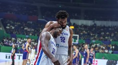 VIDEO: Záver ako z filmu. Basketbalista vykúzlil zázračnú strelu, štadión úplne explodoval