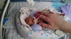 Po pôrode nevážila ani pol kila. Zachránilo ju aj igelitové vrecko od známeho reťazca