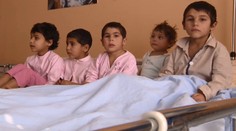 Deti nechali bez jedla a v zime viac ako 36 hodín. Boli v zúboženom stave