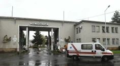 Pre ďalšieho nezodpovedného pacienta zostalo v karanténe až 22 lekárov a 30 sestier v Bojniciach