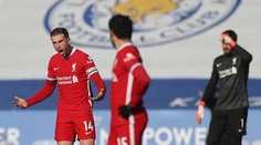 Liverpool utrpel tretiu prehru za sebou, hoci v Leicestri vyhrával