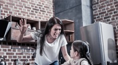 Matka sa ocitla pred súdom za to, že potrestala dcéru varechou