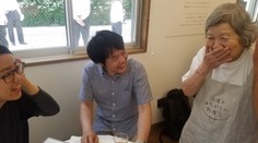 V Tokiu otvorili reštauráciu, v ktorej obsluhujú iba ľudia trpiaci demenciou