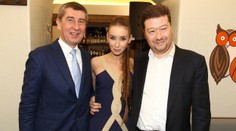 Oslavy 17. novembra v Prahe: Kytice od Babiša a Okamuru skončili v koši