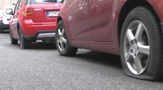 Prepichnuté pneumatiky na viac ako 30 autách v Prievidzi. Totožnosť páchateľa mnohých prekvapila