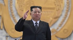 Kim Čong-un sa chváli najmocnejšou raketou. Podľa expertov doletí až do Európy