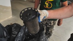 Urbárnici na Orave vybrali z potoka jedenásť vriec nebezpečného odpadu. Teraz ho majú mať rok v garáži