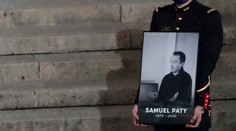 Dvaja tínedžeri ukázali vrahovi, kto je učiteľ dejepisu. Dostali stovky eur