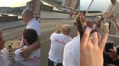 Pápežovi doručili pizzu priamo do papamobilu