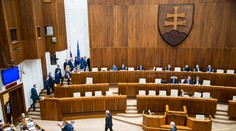 V parlamente sa našla ústavná väčšina na zastropovanie dôchodkového veku